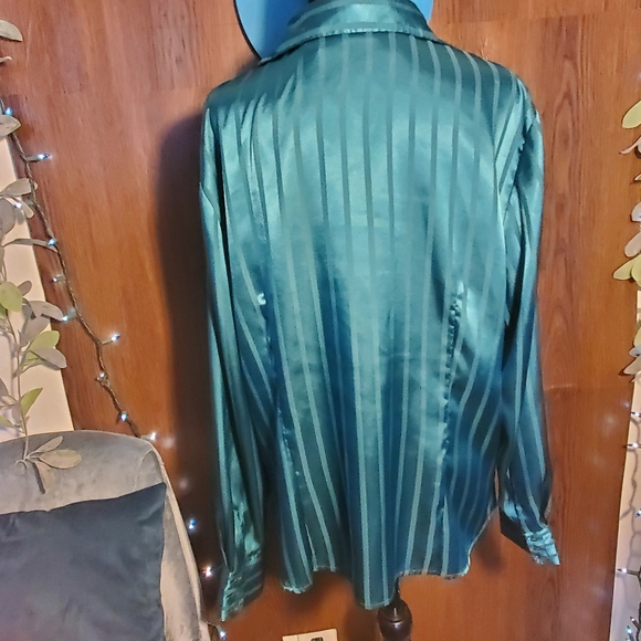 Covington Green Pinstripe Button Down Collared Blouse - Picture 3 of 6